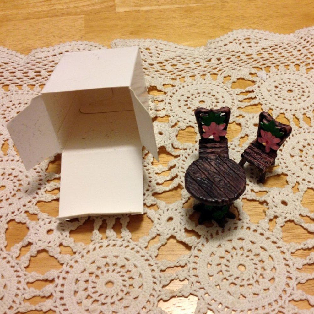 Miniature furniture for dollhouse or crafts projects